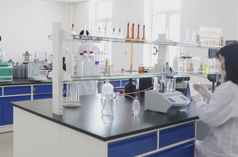 Naphthalène alkylé pour huile de chaîne à température en huile de base synthétique en 170 kg/tambour